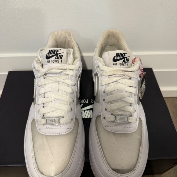 Nike Air Force 1 X Betty Boop Collab - Picture 2 of 3